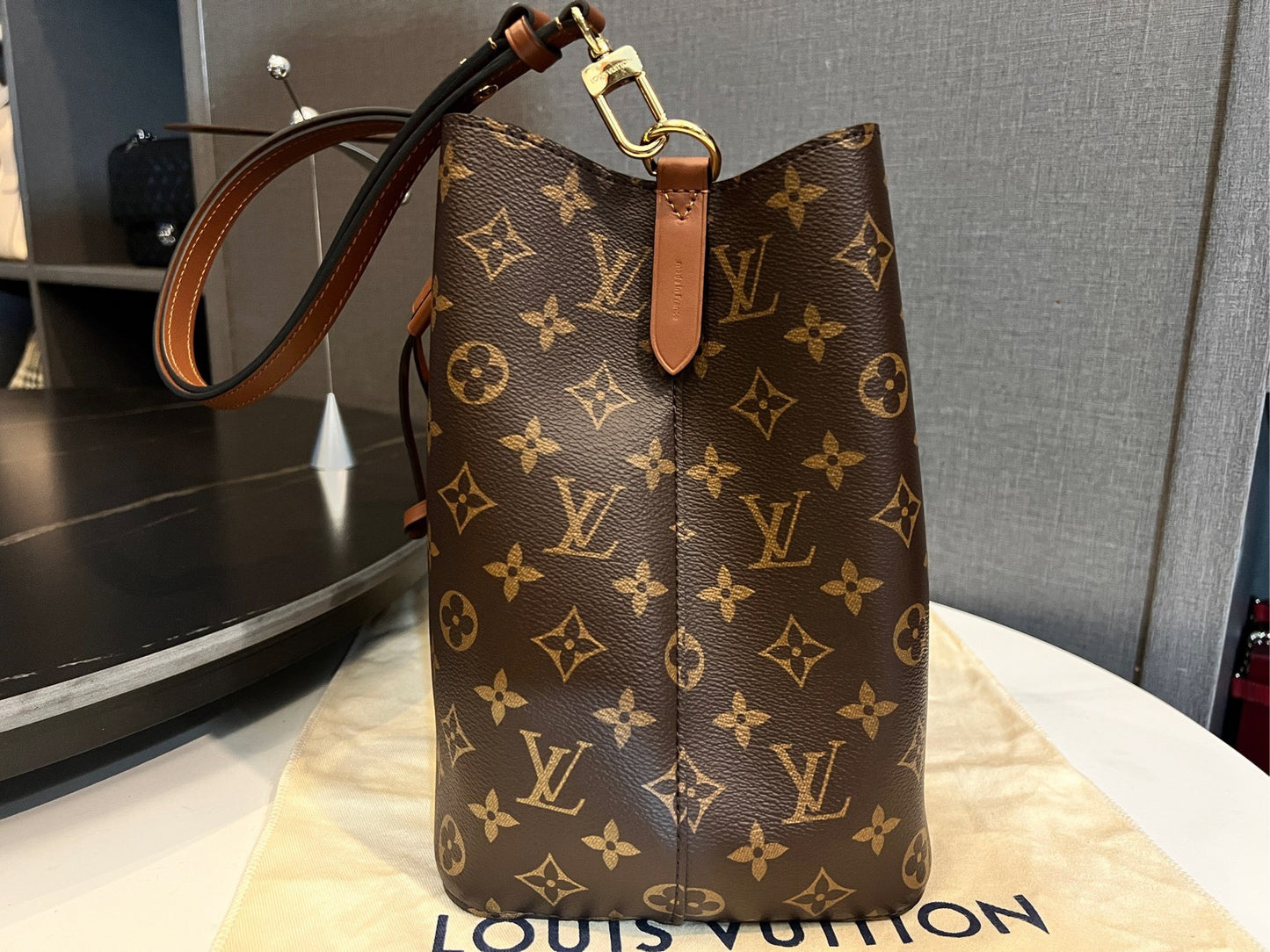 LV Louis Vuitton caramel bucket bag chip model
Good condition 99+ idle new,