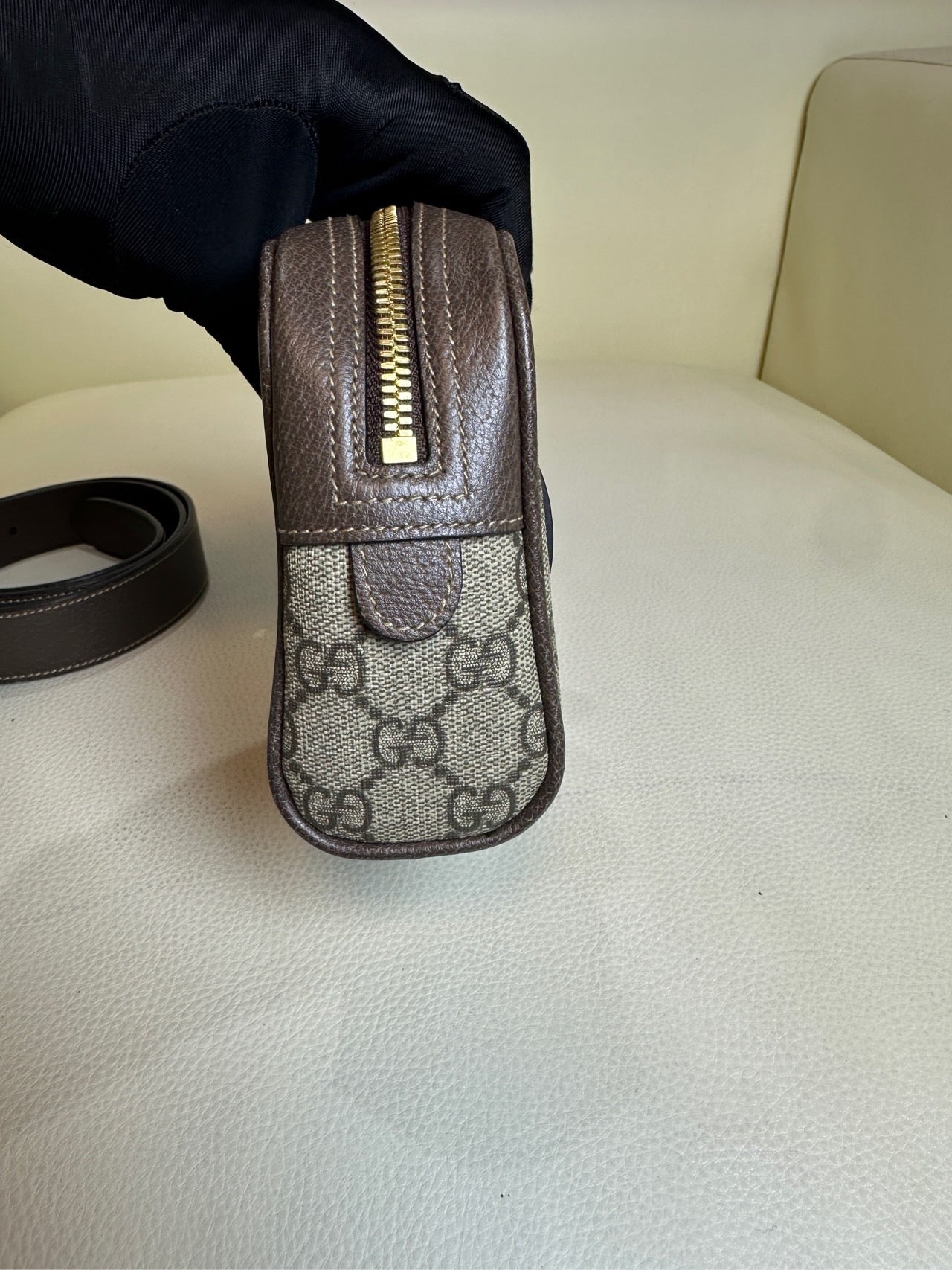 Gucci wallet in good condition, no accessories