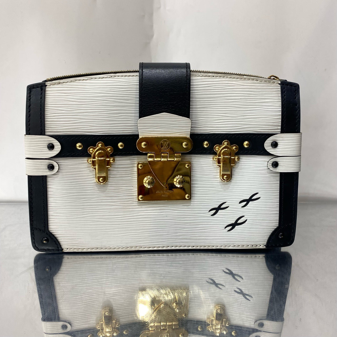 Louis Vuitton white corrugated soft box cross-body bag 2018