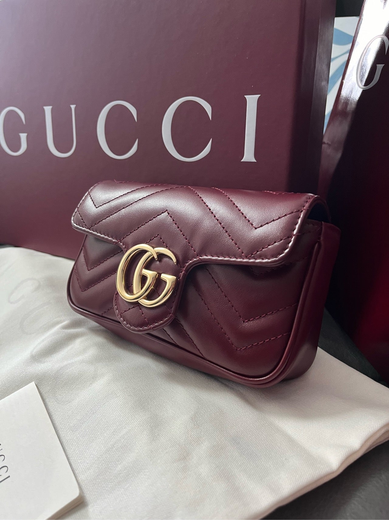 GUCCI GG Marmont series double G logo chain-stitched shoulder bag mini wine red angora red women's ~