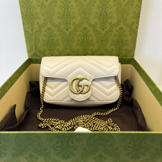 Gucci GG Marmont Mini Marmont White
Chain bag Single shoulder