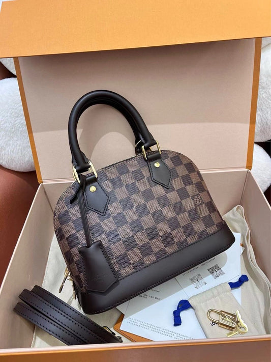 Nearly new idle chip LV brown checkerboard almabb shell bag