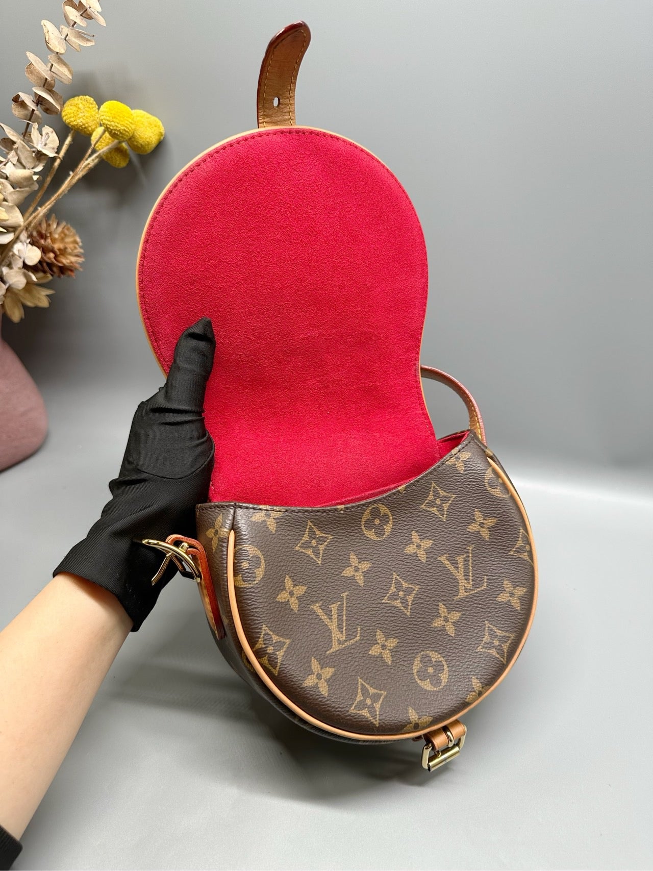 LV / Louis Vuitton Old Flower Saddle Bag Size about 18 * 15cm Code model