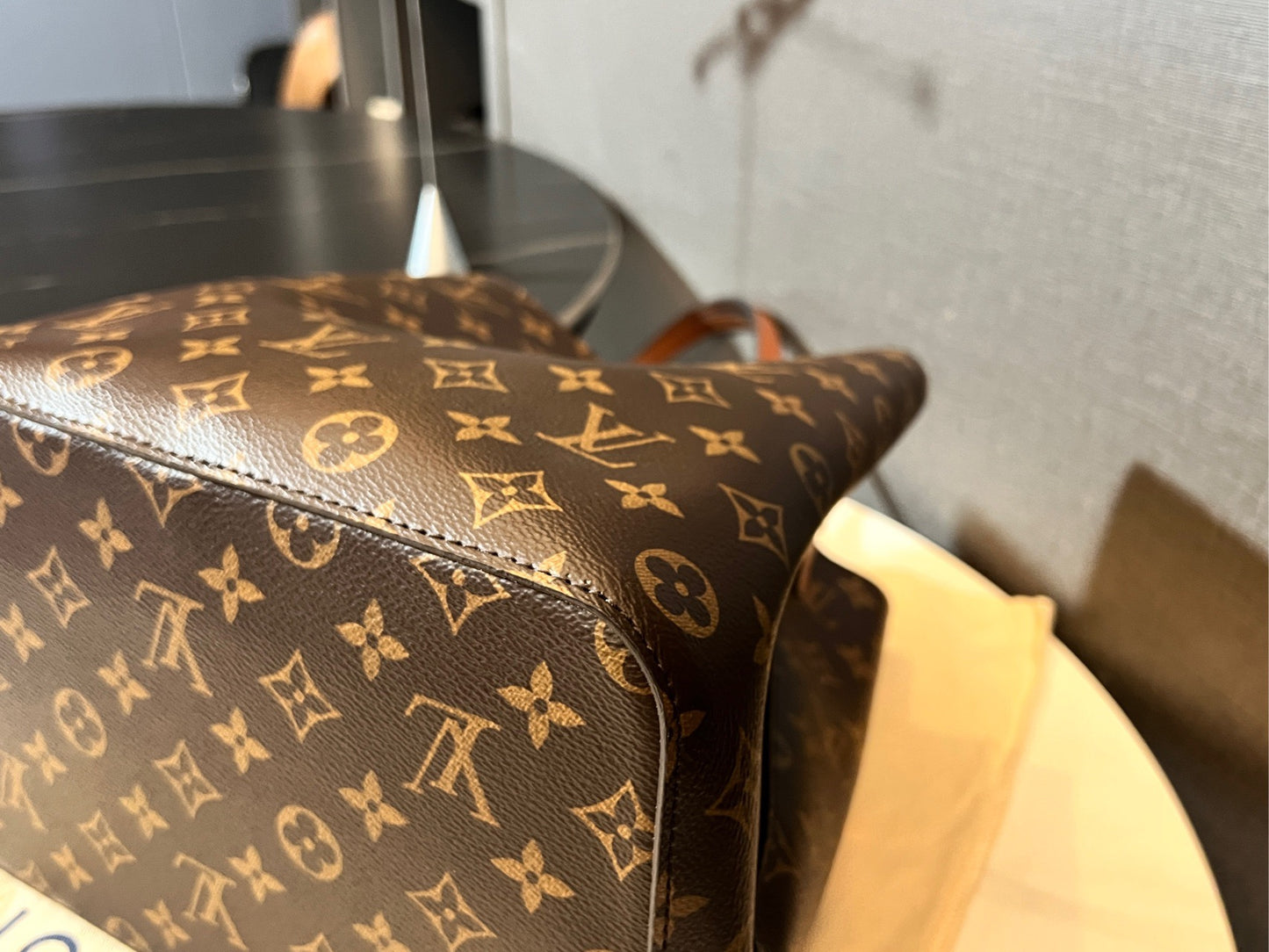 LV Louis Vuitton caramel bucket bag chip model
Good condition 99+ idle new,