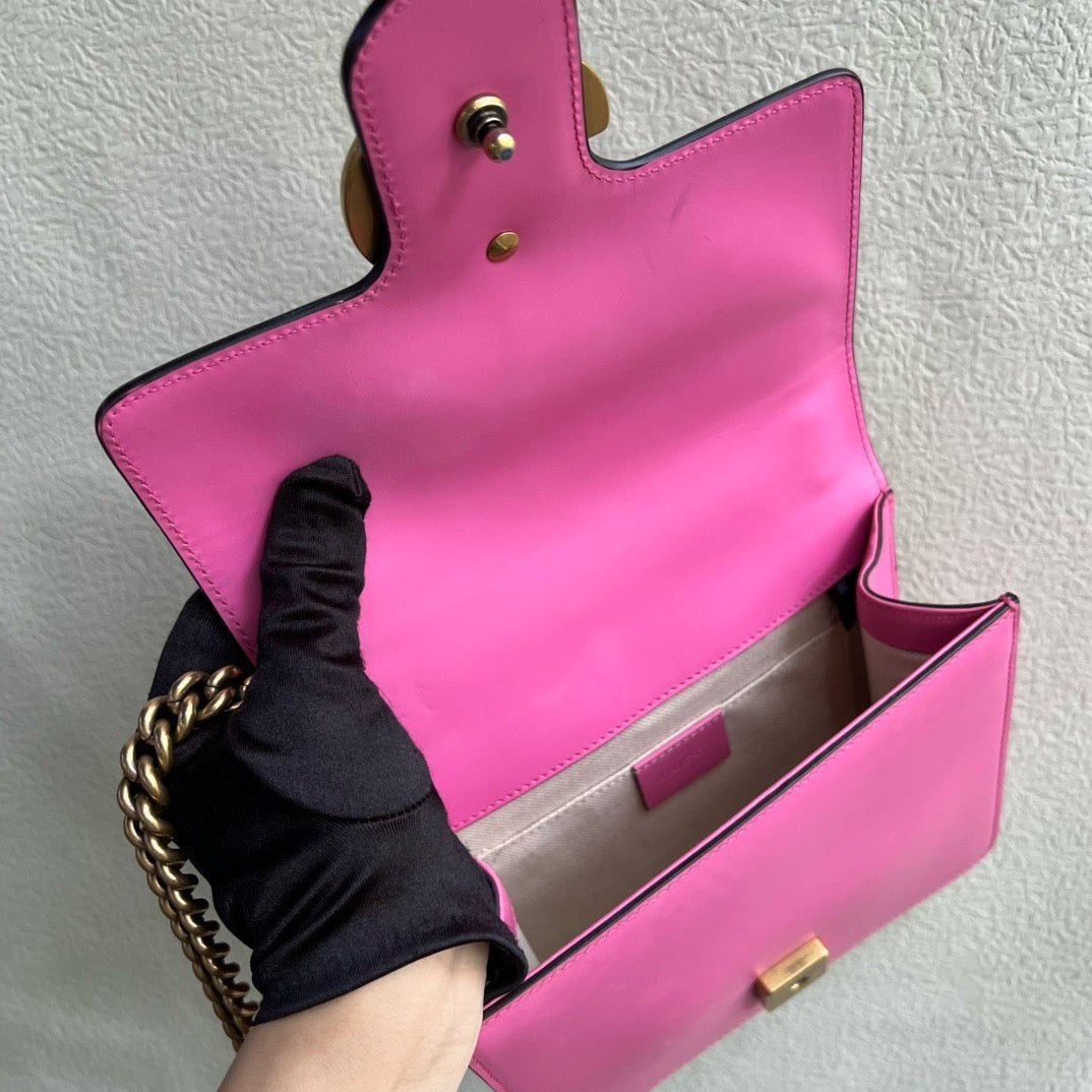 97% new,  GUCCI pink gold buckle accordion bag, chain shoulder bag, size: 19 * 4 * 15cm, black label 02