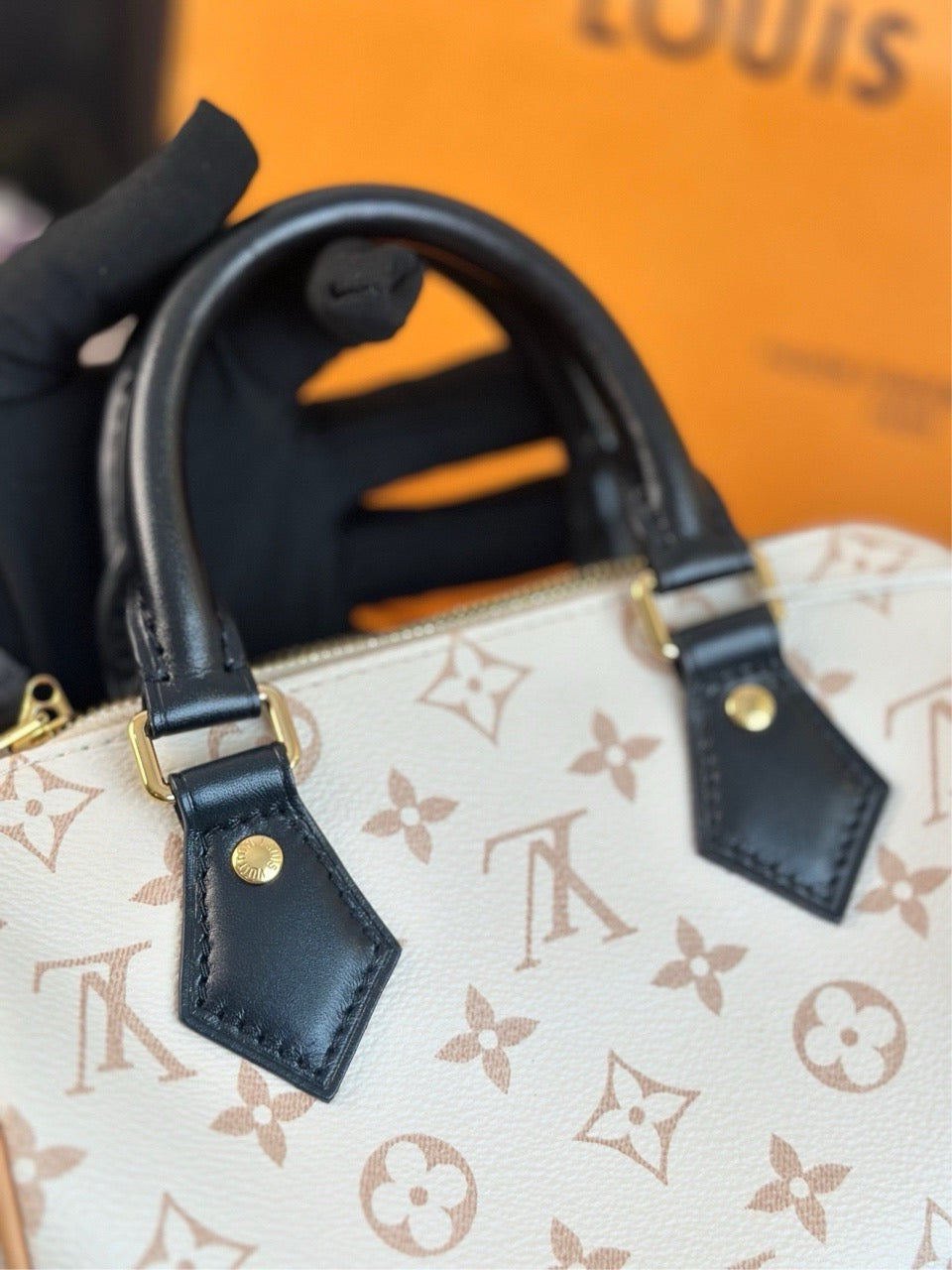 LV speedy20 sand color, brand new 24th month ticket, complete set~~