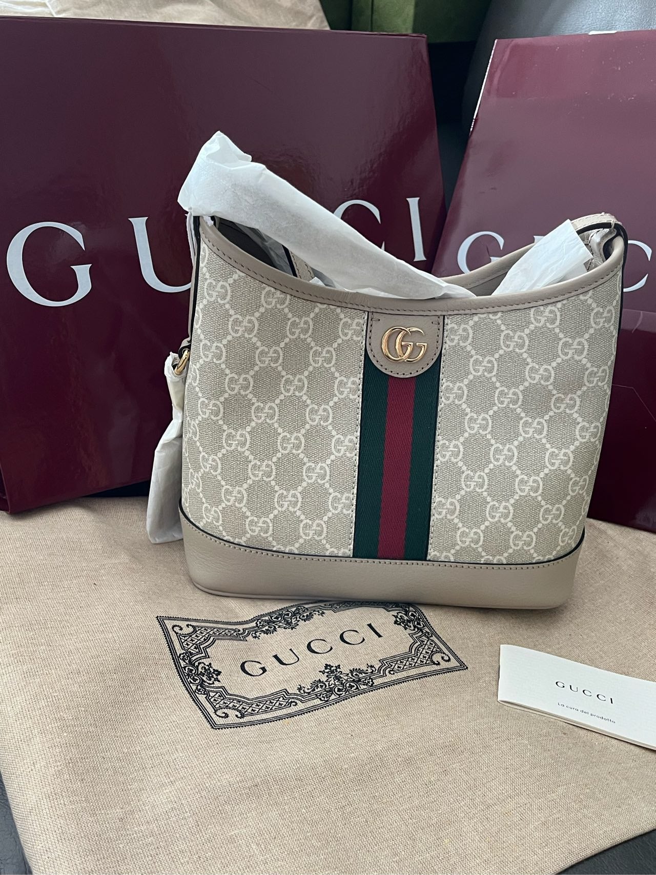 GUCCI Golden Hardware Magnetic Buckle GG Supreme Canvas Shoulder Bag