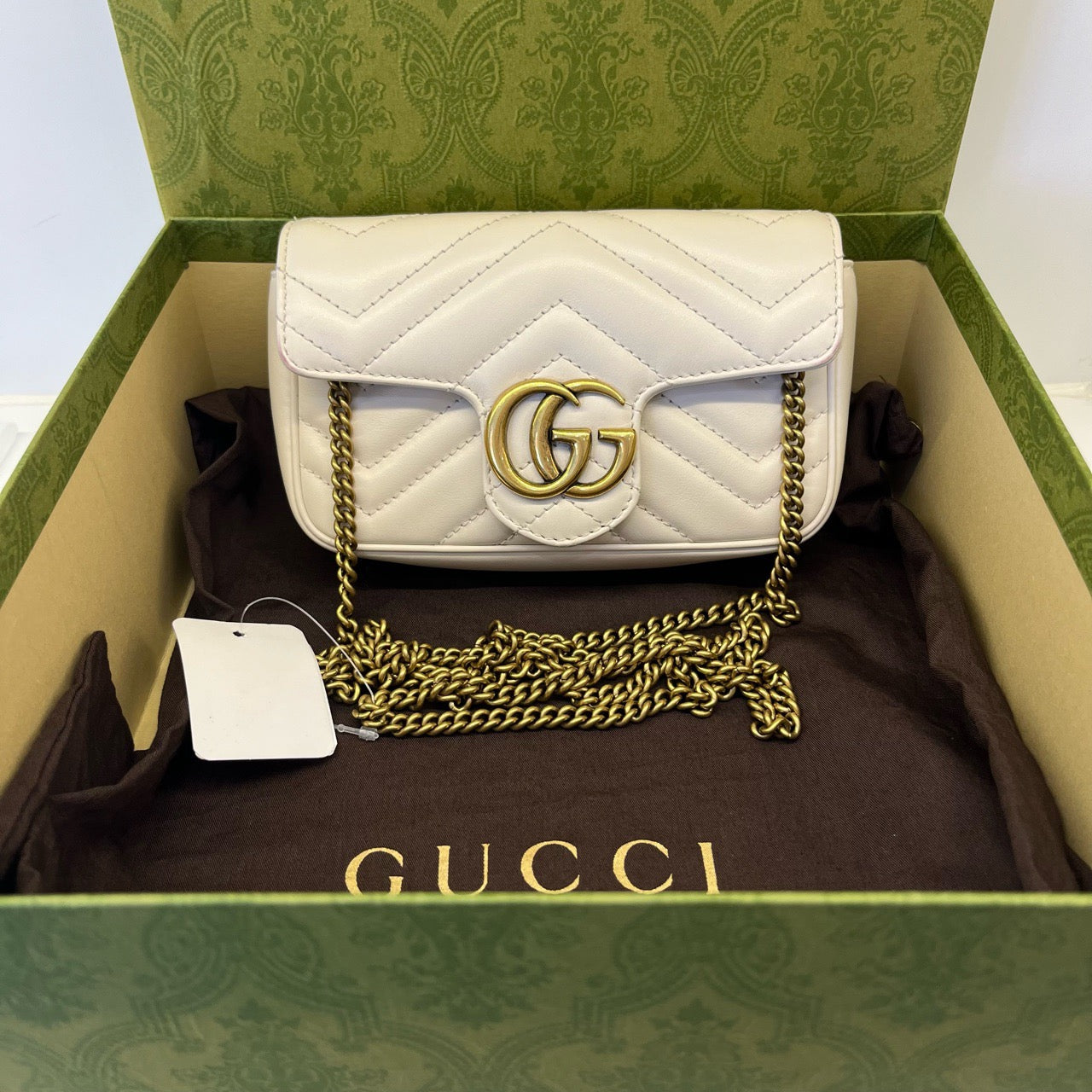 Gucci GG Marmont Mini Marmont White
Chain bag Single shoulder