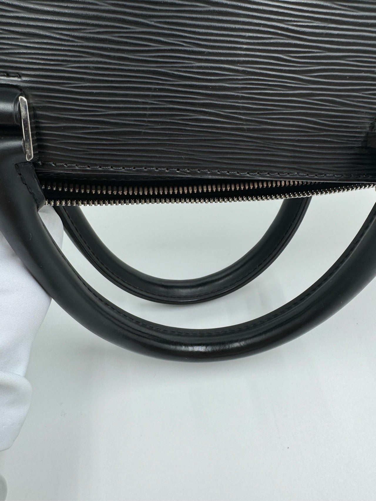 Louis Vuitton, 98 new, black water ripple