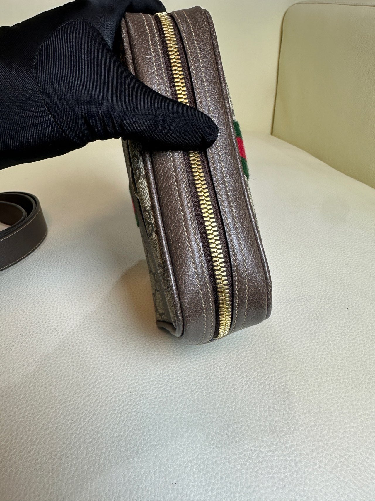 Gucci wallet in good condition, no accessories