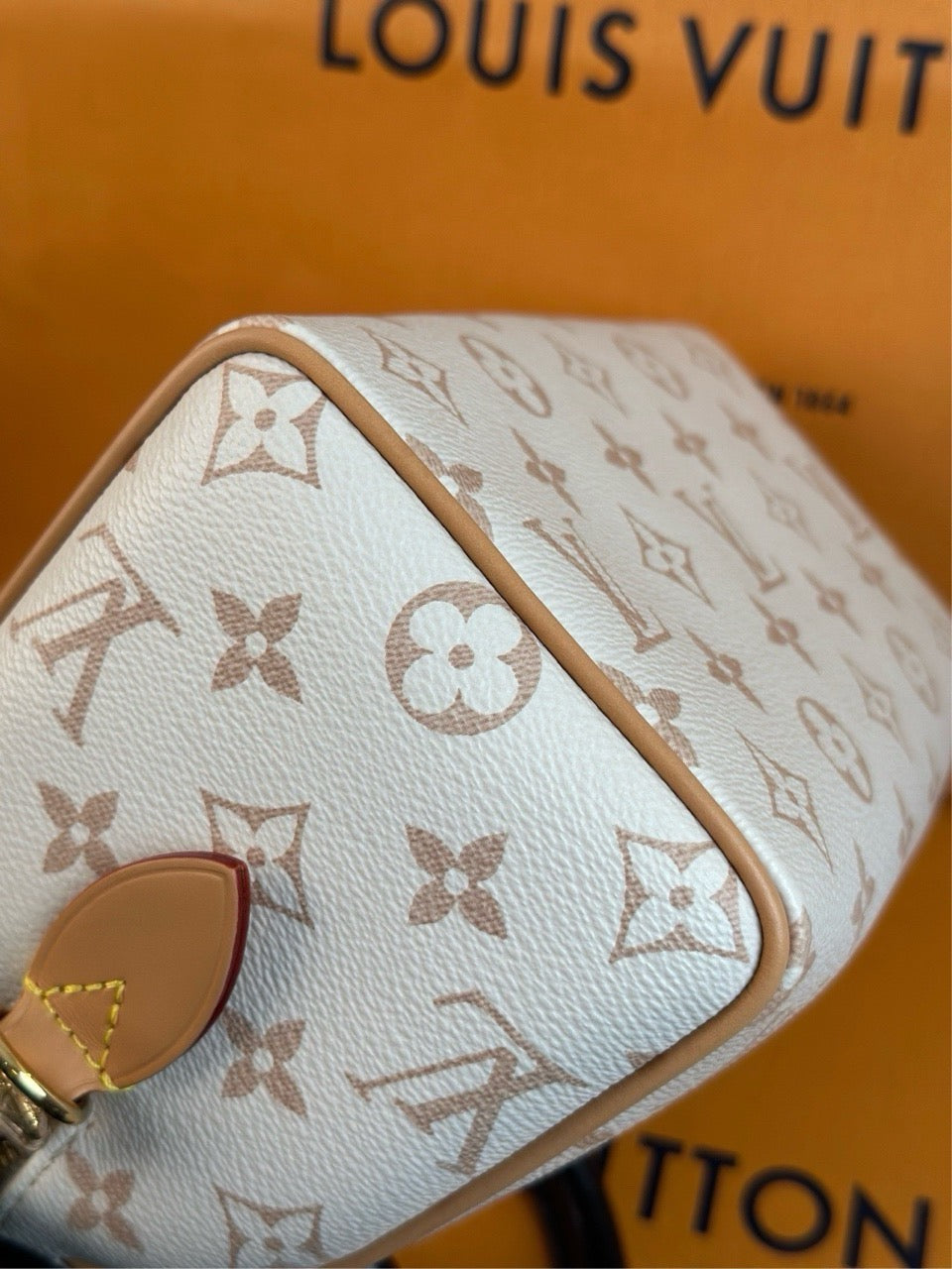 LV speedy20 sand color, brand new 24th month ticket, complete set~~