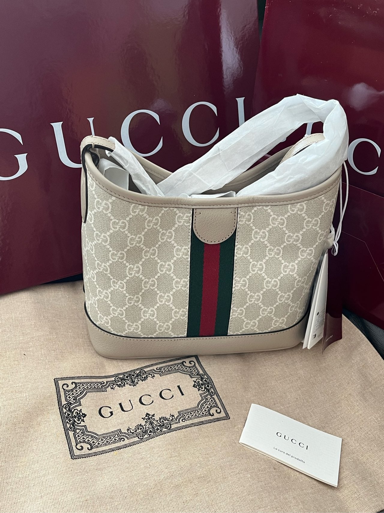 GUCCI Golden Hardware Magnetic Buckle GG Supreme Canvas Shoulder Bag