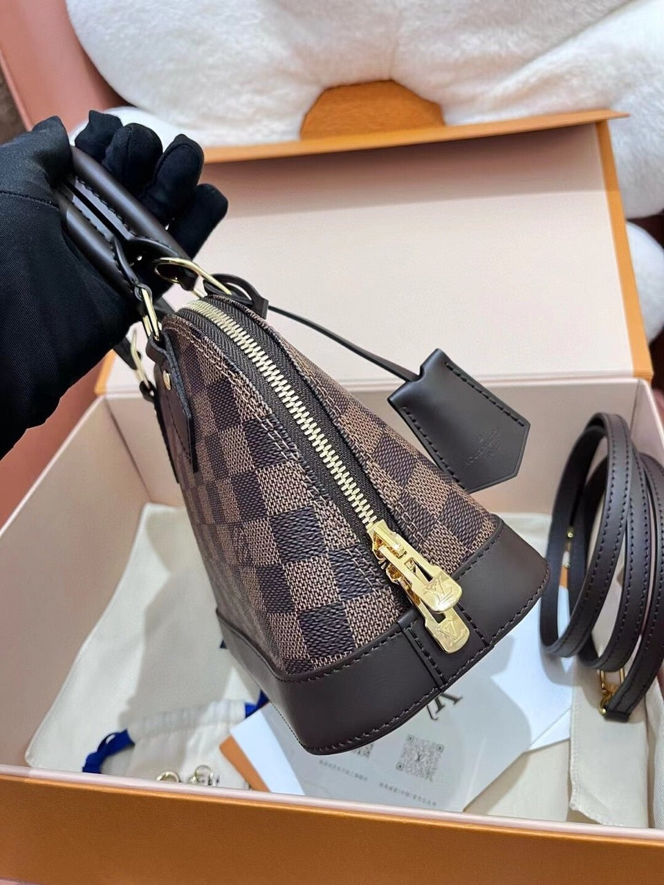 Nearly new idle chip LV brown checkerboard almabb shell bag