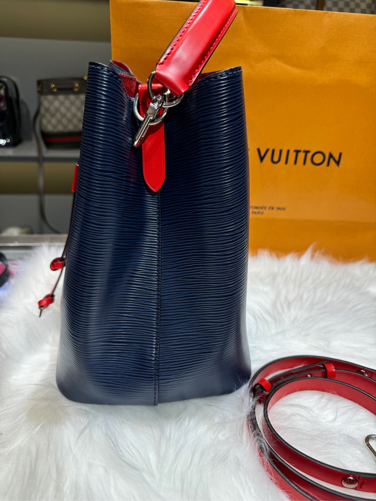 Louis Vuitton / Louis Vuitton EPi grain leather