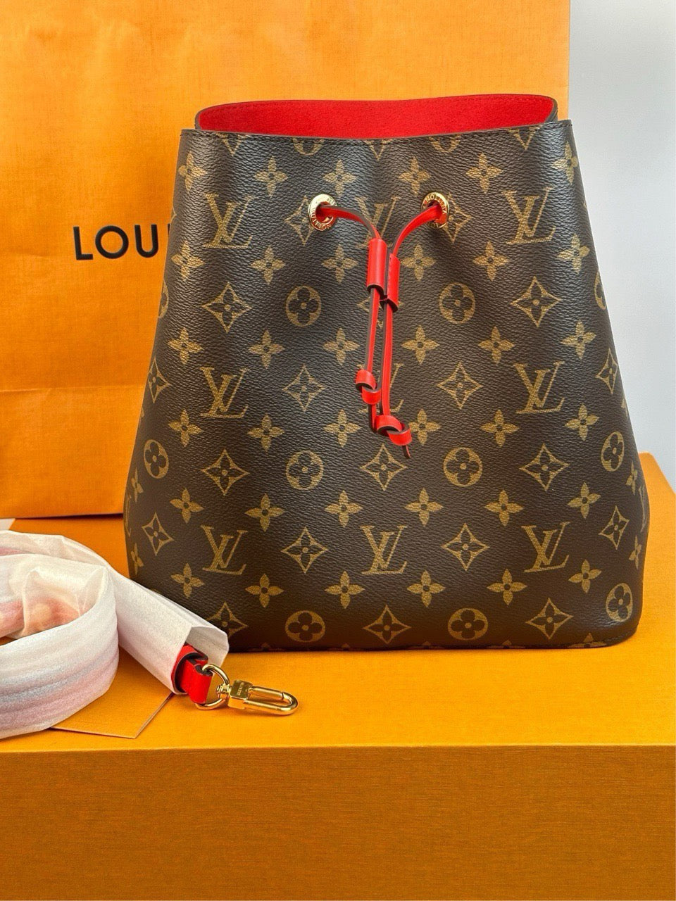 LV Louis Vuitton Red Bucket, brand new 2024-year ticket~~~