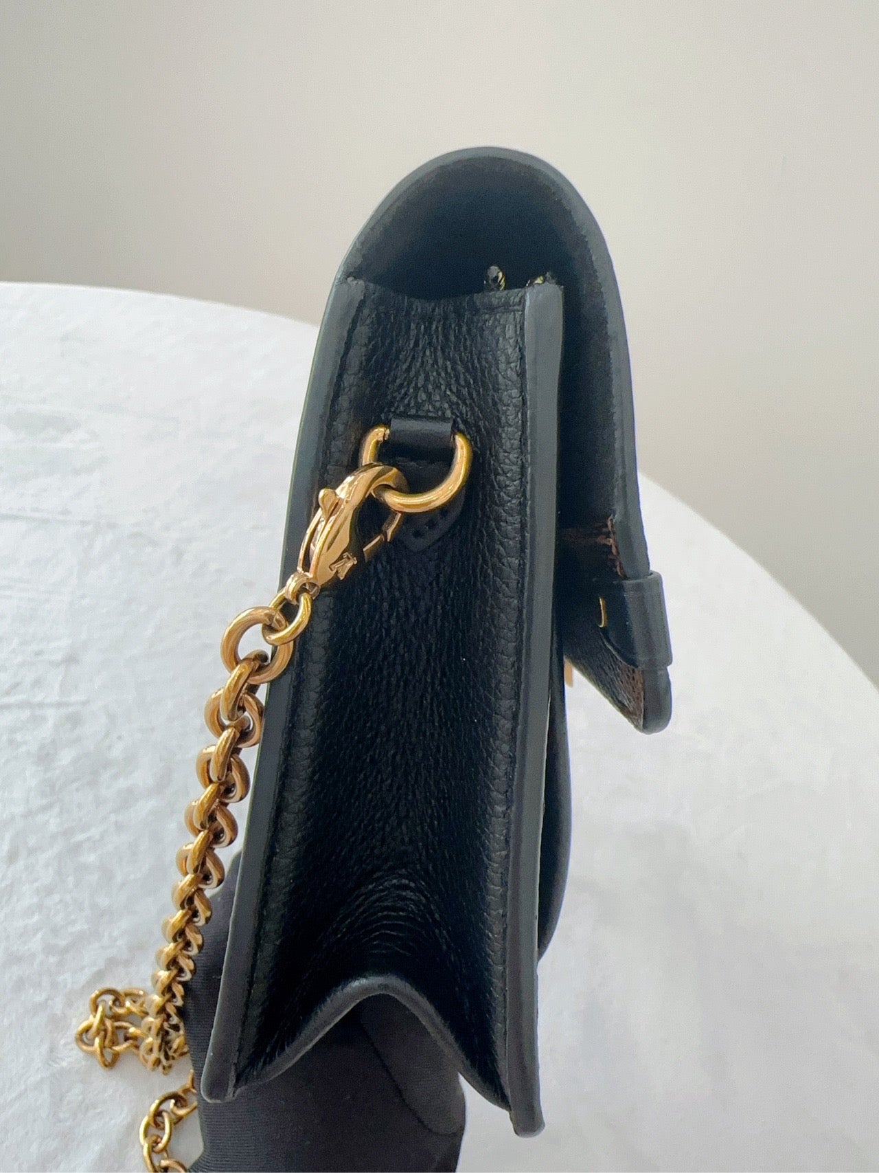 98 %new Louis Vuitton vavin woc crossbody chain bag 20 code
Very elegant and refined, unique checkerboard color scheme, low-key and grand