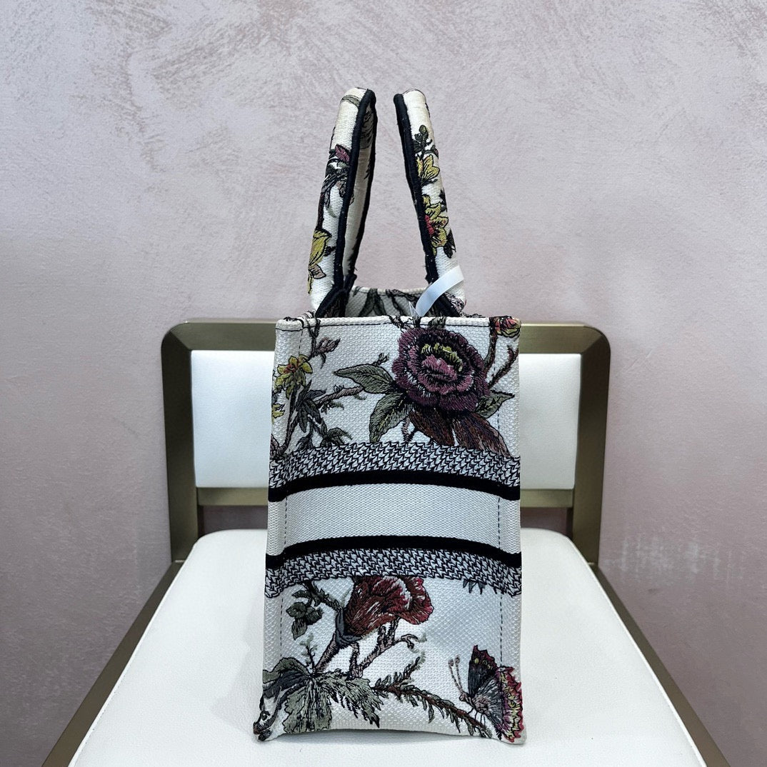 Christian Dior Small Floral Embroidery Tote Handbag 98 New Size: 26 * 21