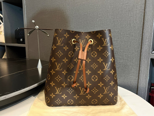 LV Louis Vuitton caramel bucket bag chip model
Good condition 99+ idle new,