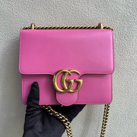 97% new,  GUCCI pink gold buckle accordion bag, chain shoulder bag, size: 19 * 4 * 15cm, black label 02