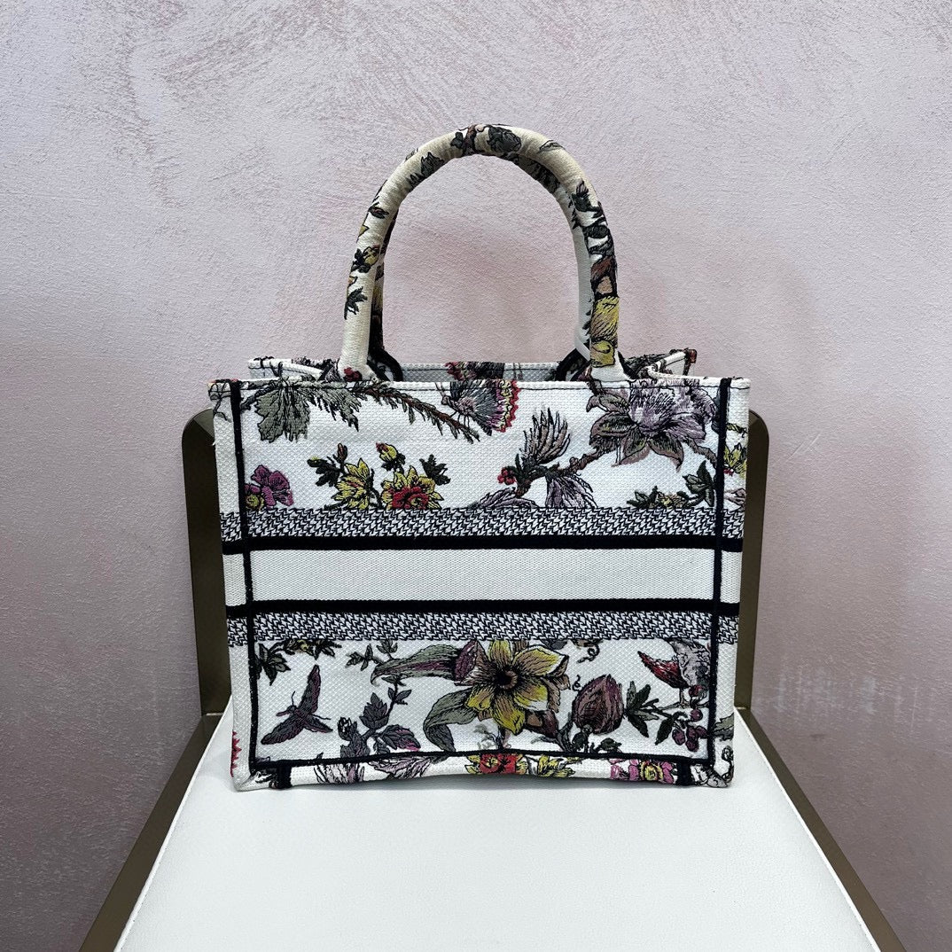 Christian Dior Small Floral Embroidery Tote Handbag 98 New Size: 26 * 21