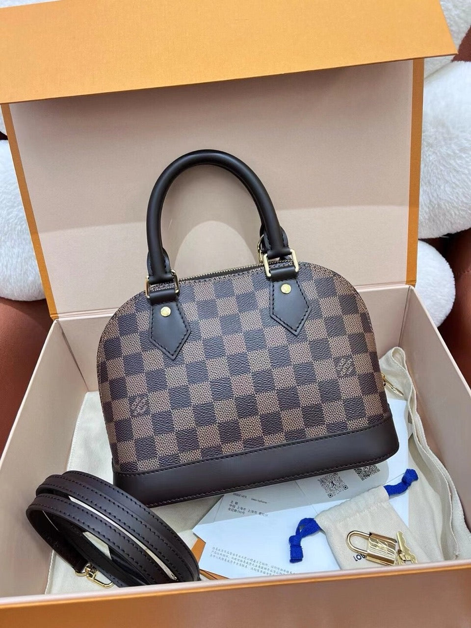 Nearly new idle chip LV brown checkerboard almabb shell bag