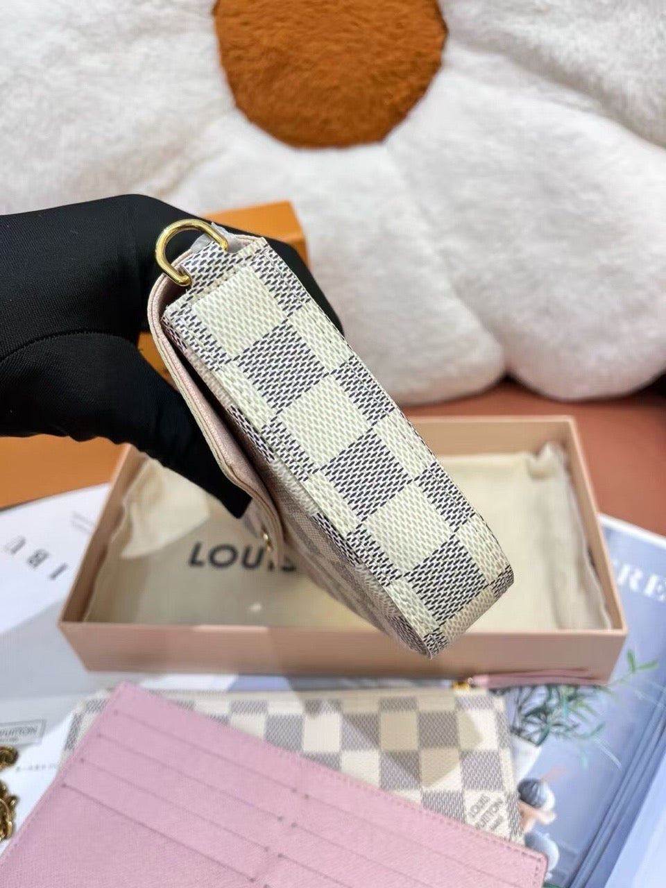 LV white checkerboard three-in- can scan chips 001 ~