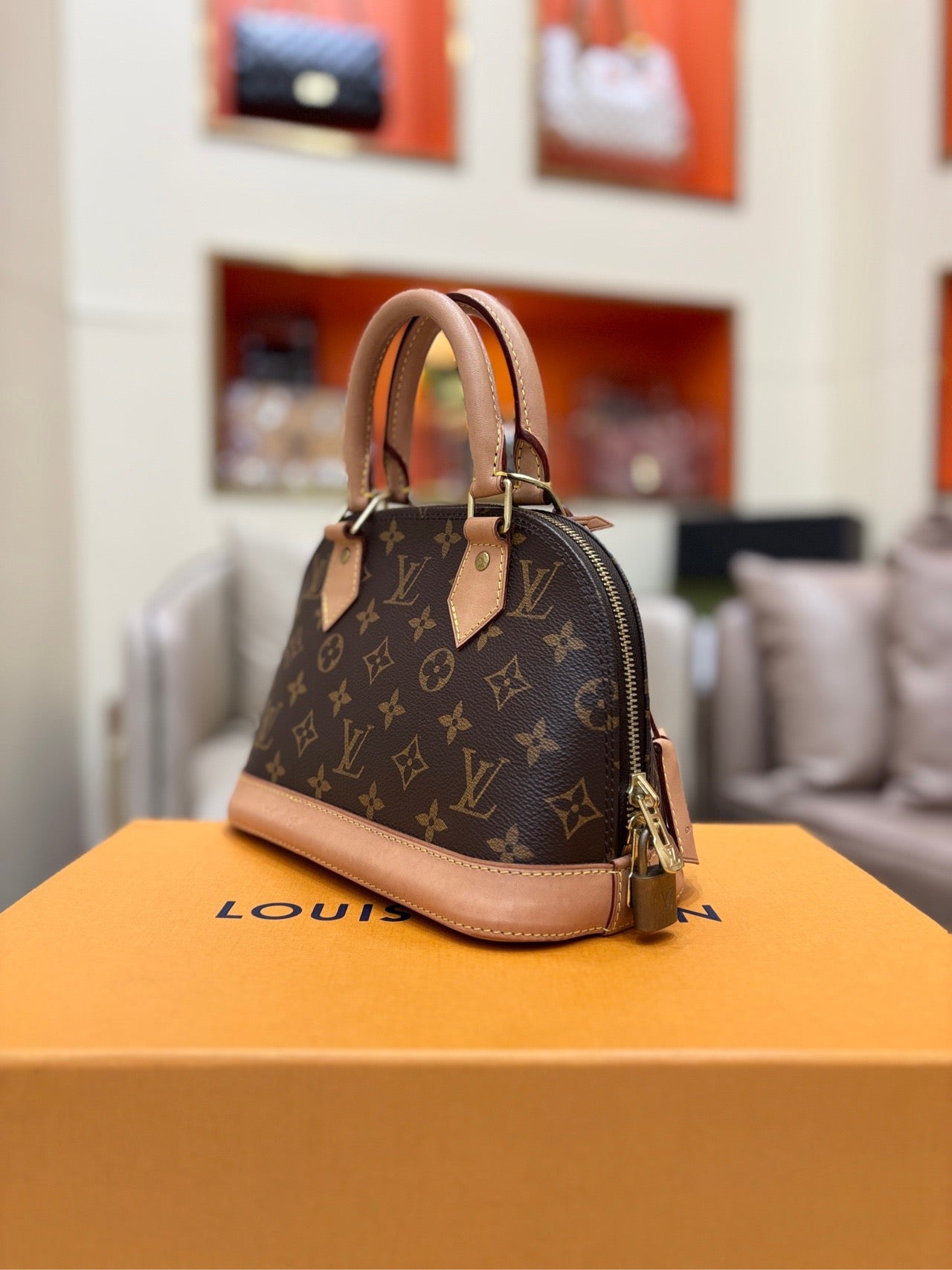 LV Louis Vuitton Alma BB shell bag, 19 years with chip M53152, can be carried, cross-body, shoulder bag