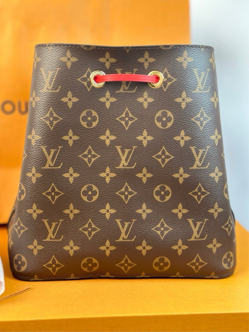 LV Louis Vuitton Red Bucket, brand new 2024-year ticket~~~