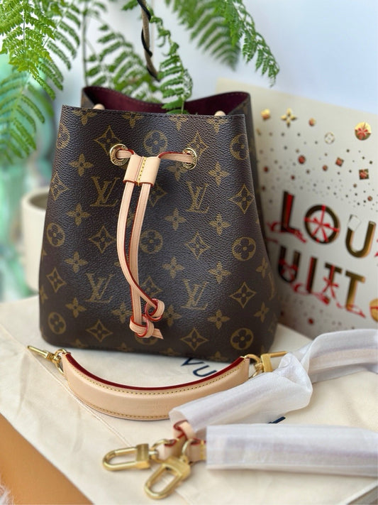 LV Louis Vuitton, Korean small bucket, brand new 2024th month ticket~~~