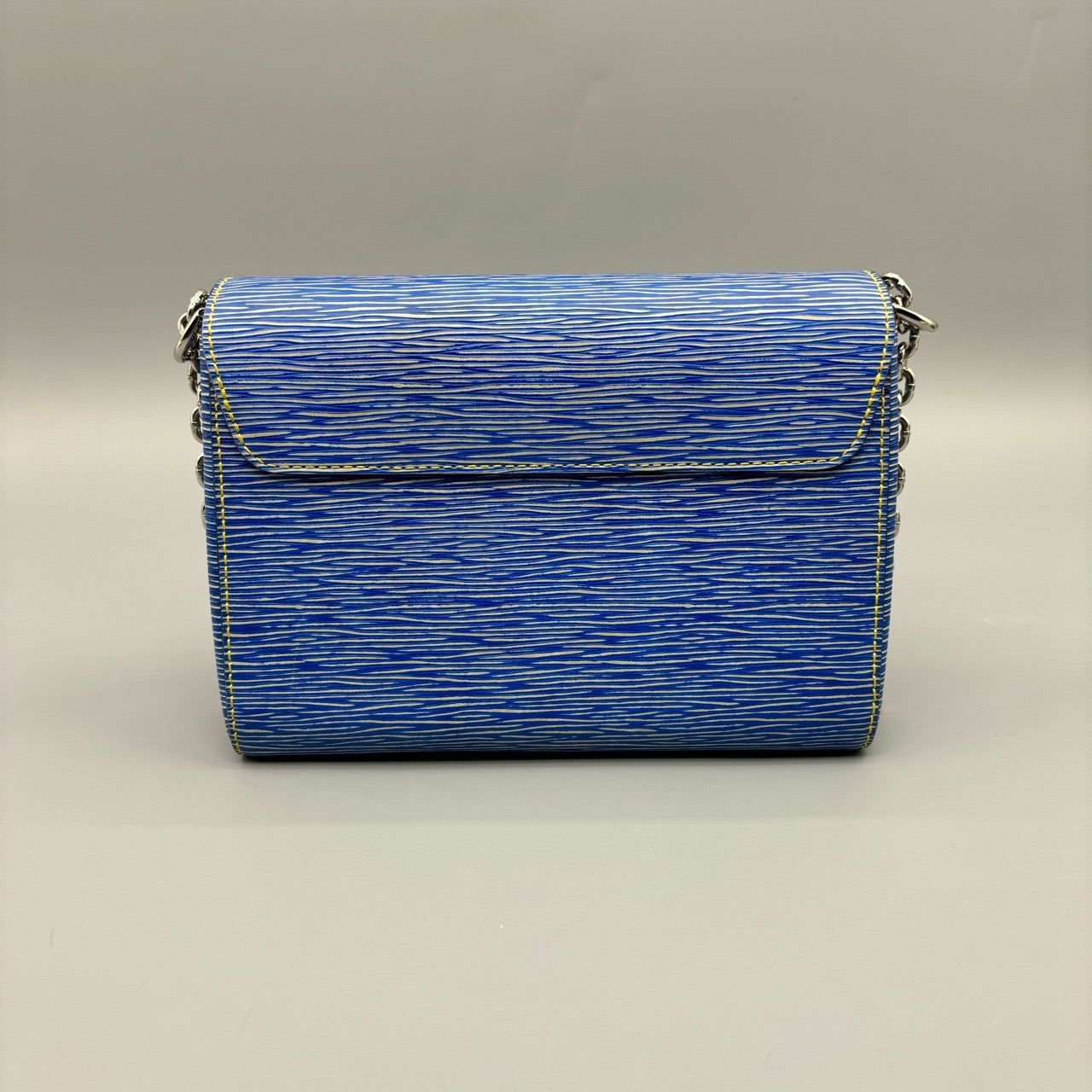 Louis Vuitton 97 %New Water Ripple Blue Twist Chain Bag