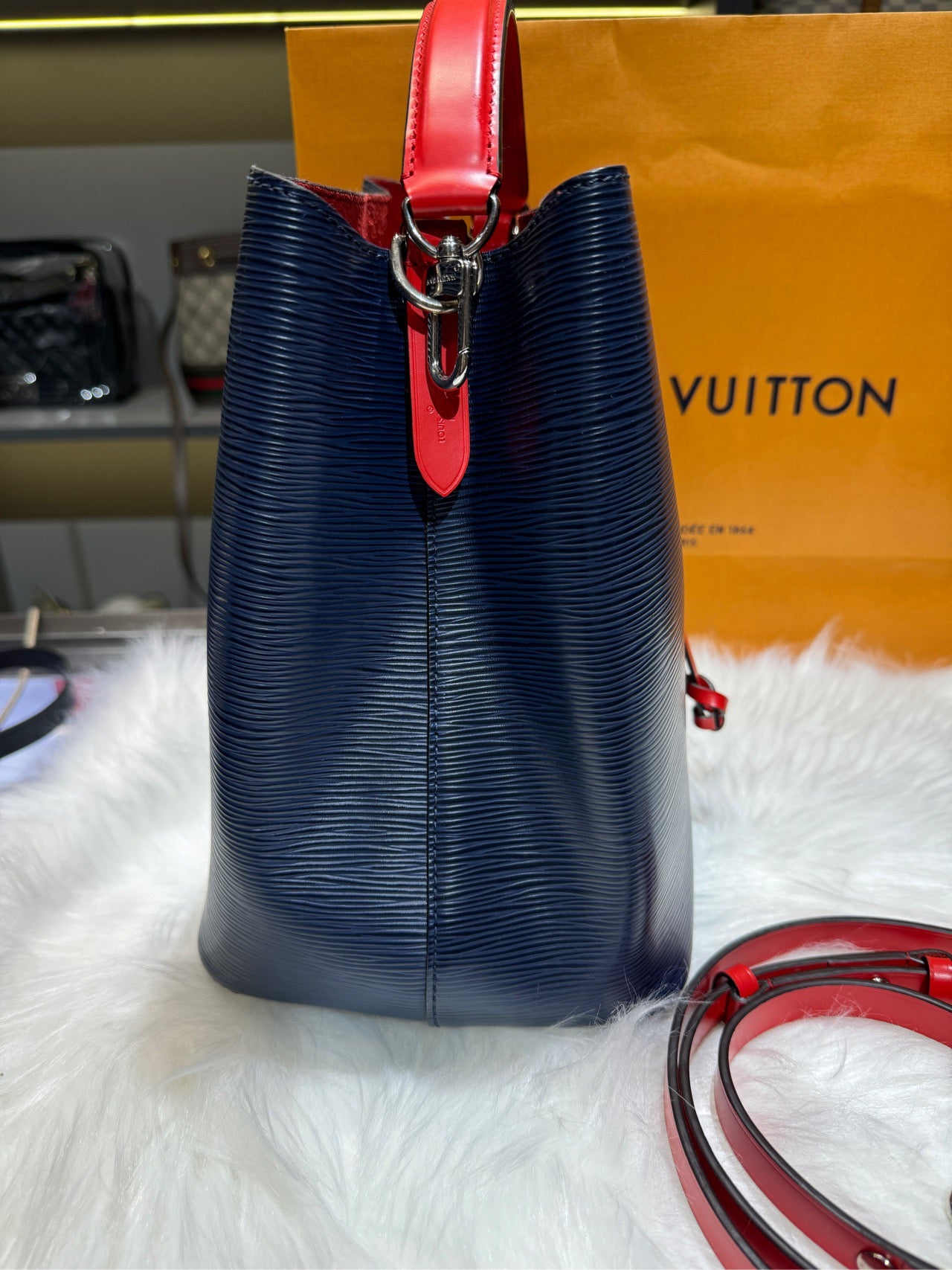 Louis Vuitton / Louis Vuitton EPi grain leather