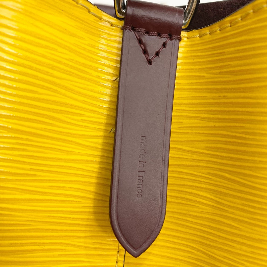 LV Louis Vuitton new Neonoe BB yellow and brown water corrugated bucket bag is stylish and durable.