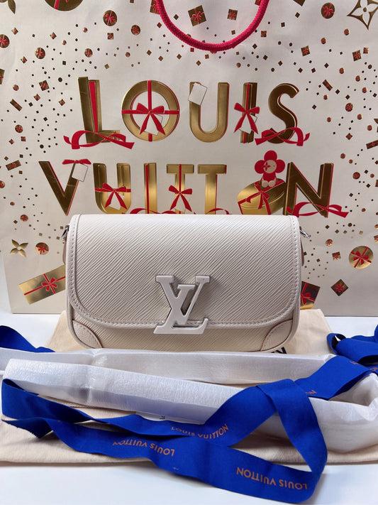 The chip model of LV / Louis Vuitton The new Buci baguettes A beautiful white single-shouldered slouch bag