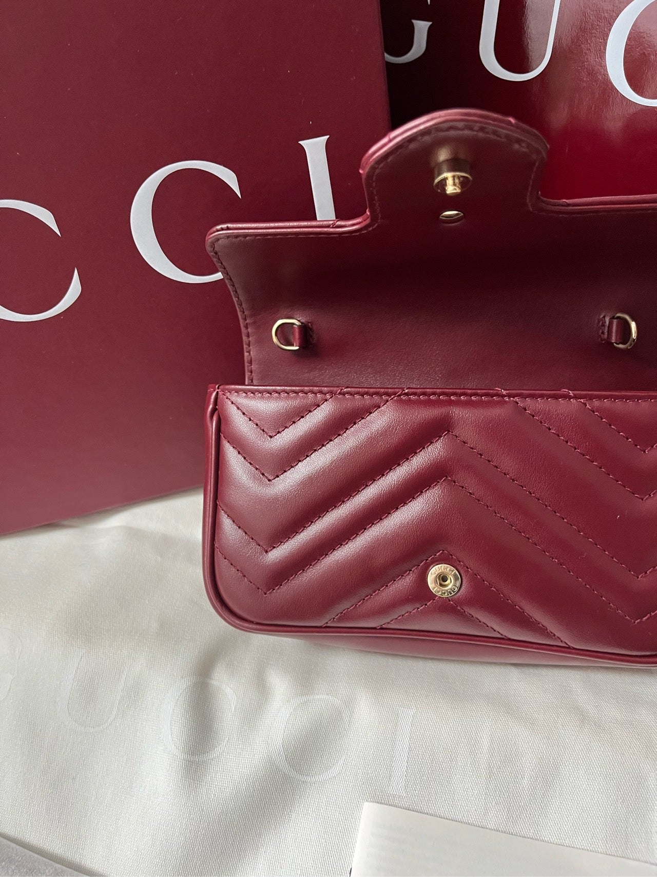 GUCCI GG Marmont series double G logo chain-stitched shoulder bag mini wine red angora red women's ~