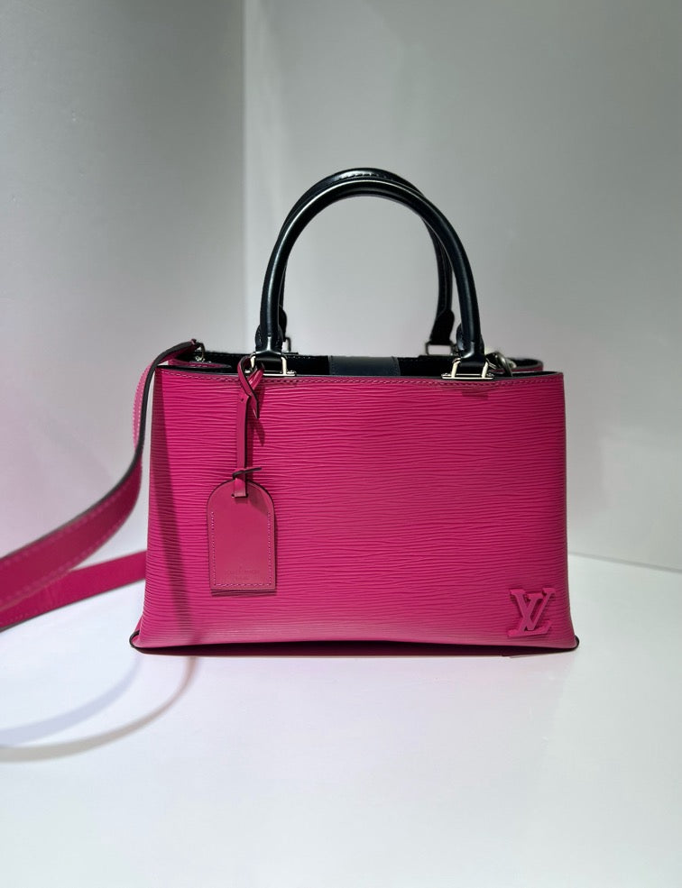 Lv shoulder bag   Size: 30.5 x 10.5 x 19 cm, pink and black, water ripple