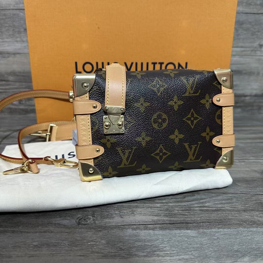 LV Side Trunk PM, same as Eileen Zhang's, small size
Brand new and unused, all the metal films are in the complete set ~