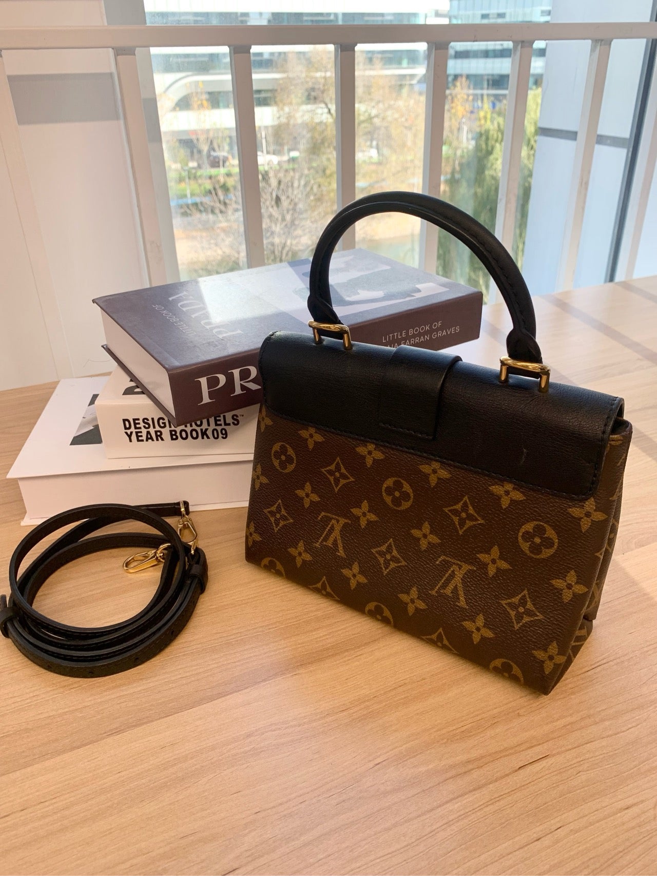 LV Louis Vuitton💫Locky BB lock head bag🔒 Black gold old flower coated canvas shoulder and back handbag🖤Chip model ~ Classic and versatile, never out of style ~ ~