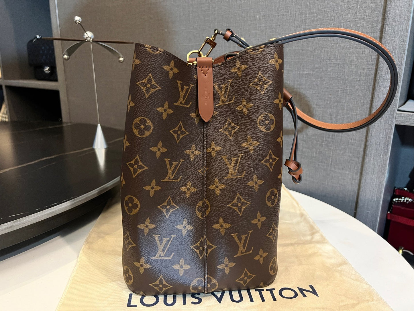 LV Louis Vuitton caramel bucket bag chip model
Good condition 99+ idle new,