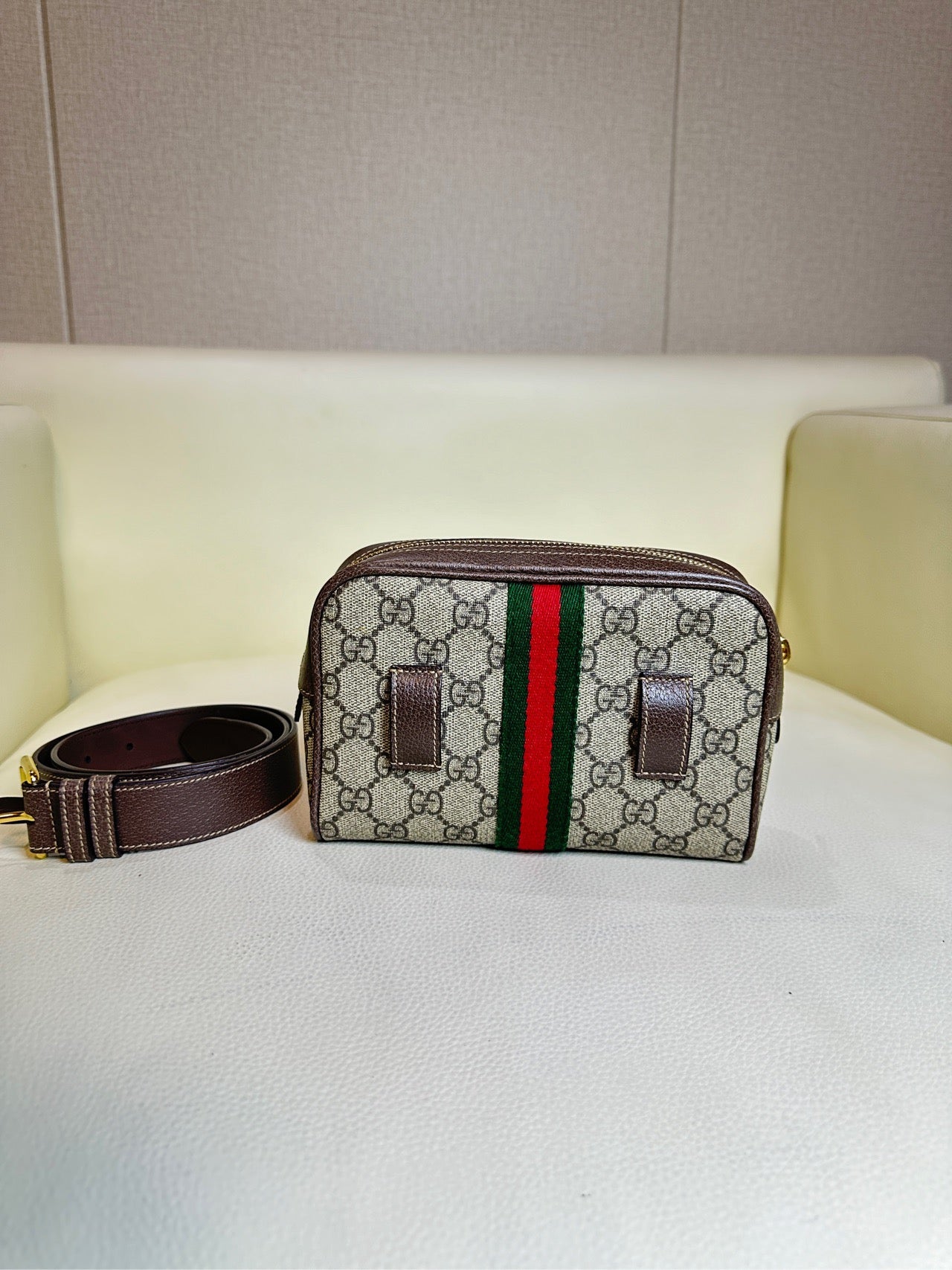 Gucci wallet in good condition, no accessories